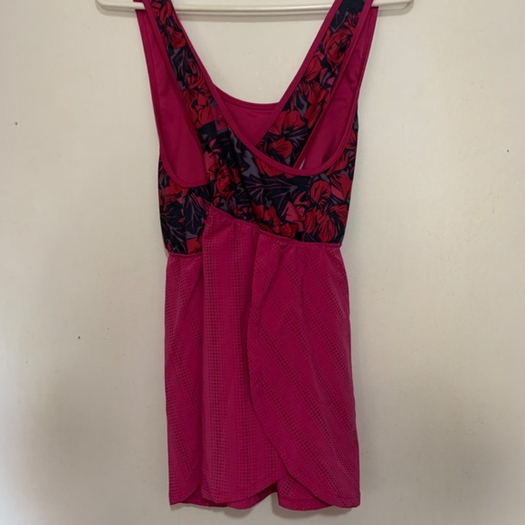 💋4/20 Work out tank fuschia and black - Picture 6 of 7